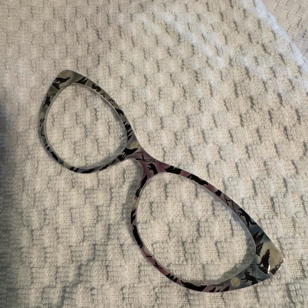Stylish outdoors  coyotes howling Women's Glasses topper ELLA